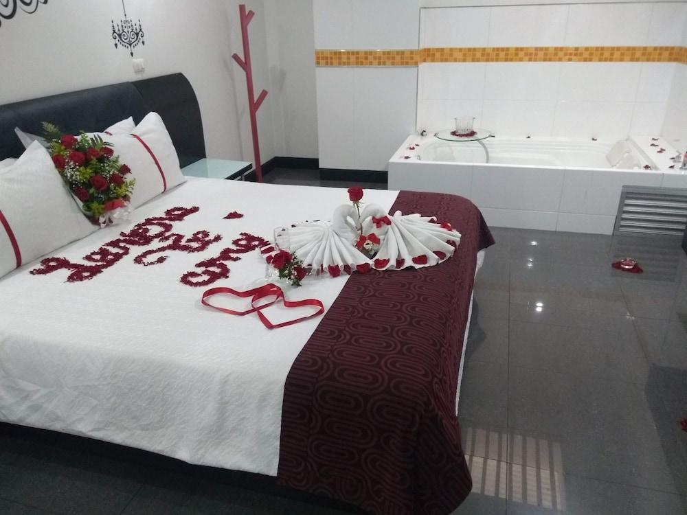 Hotel Merlott 70 Medellín Buitenkant foto