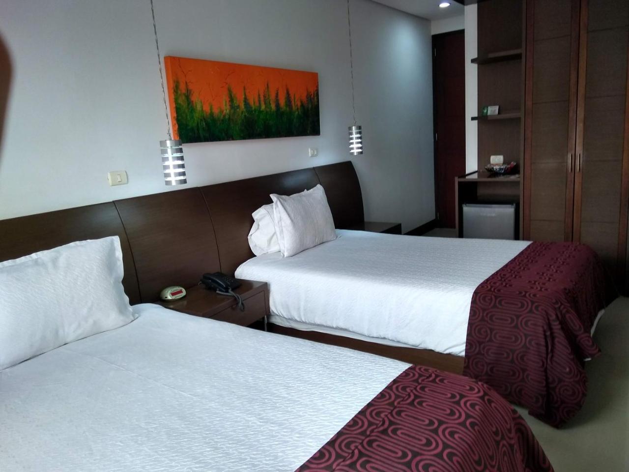 Hotel Merlott 70 Medellín Buitenkant foto